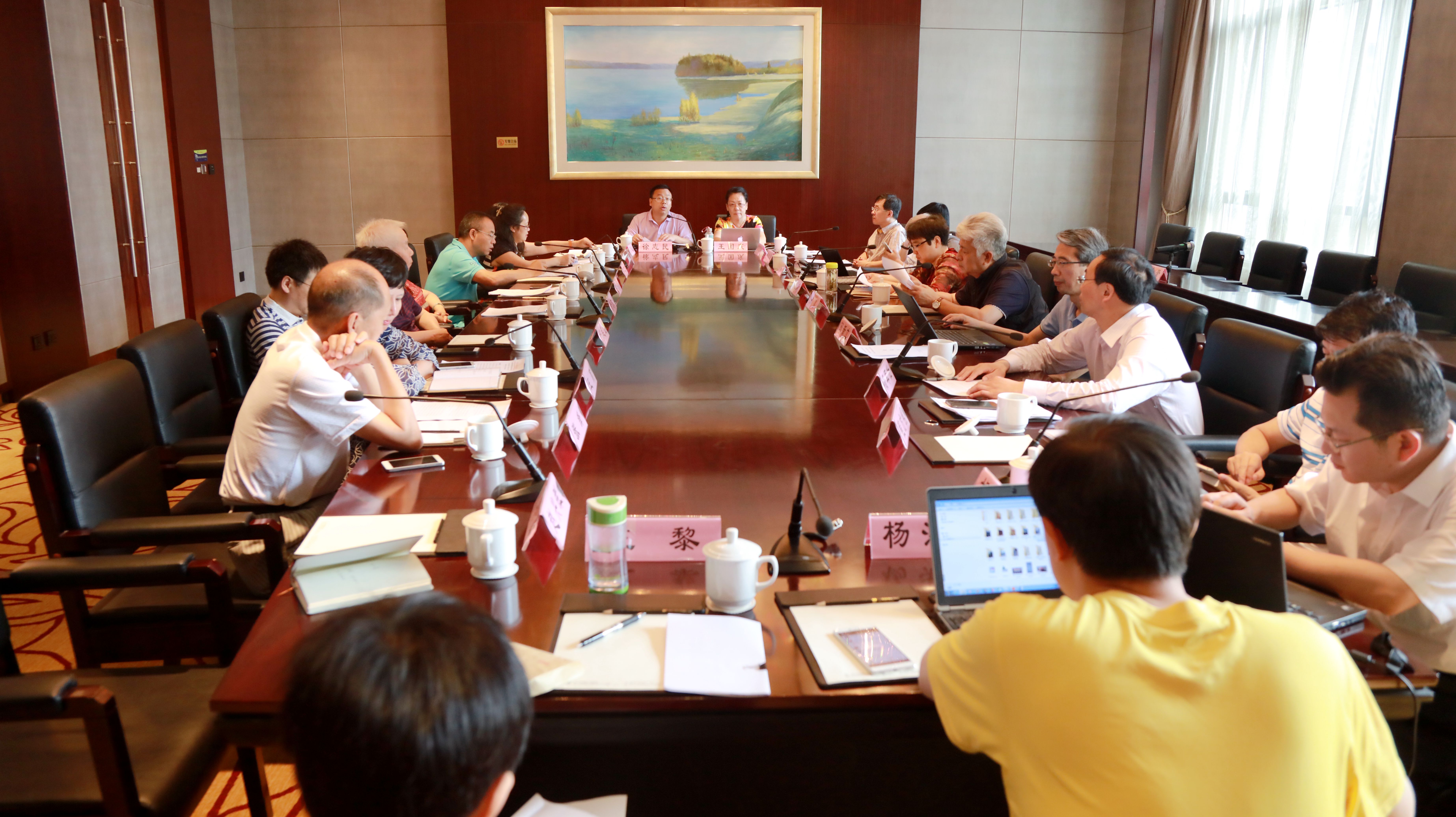 ��̨���ڶ�����־������Ա��ѵ��